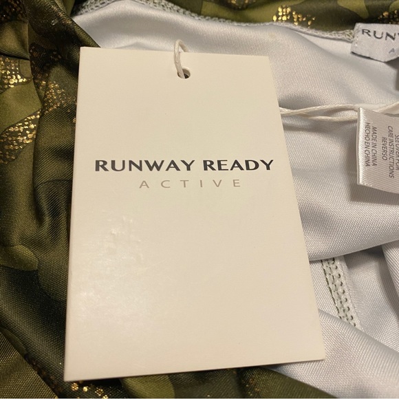 Runway Ready Womens Leggings XL Green Gold Camo Cropped NWT - Picture 6 of 6